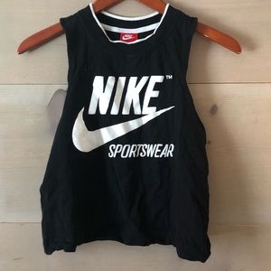 Cropped Nike Tank